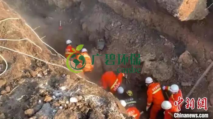 哈爾濱市一汙水管網施（shī）工現場塌方(圖1)